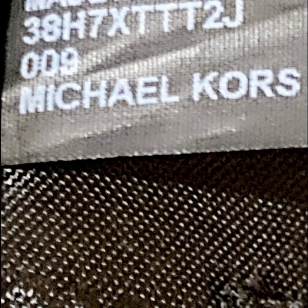 LIKE NEW❗️AUTHENTIC MICHAEL KORS JET SET MONOGRAM TOTE - Picture 14 of 14